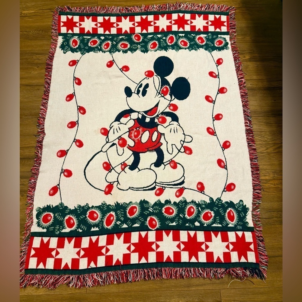 Woven Disney 45”x 65" (inches) Mickey Mouse Christmas Throw Blanket